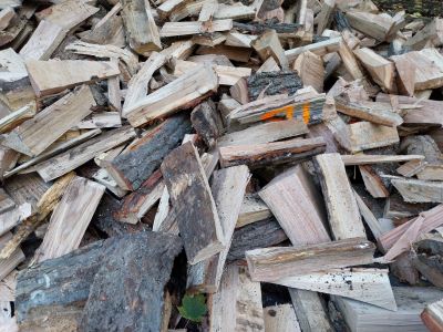 Brennholz fertig gespalten